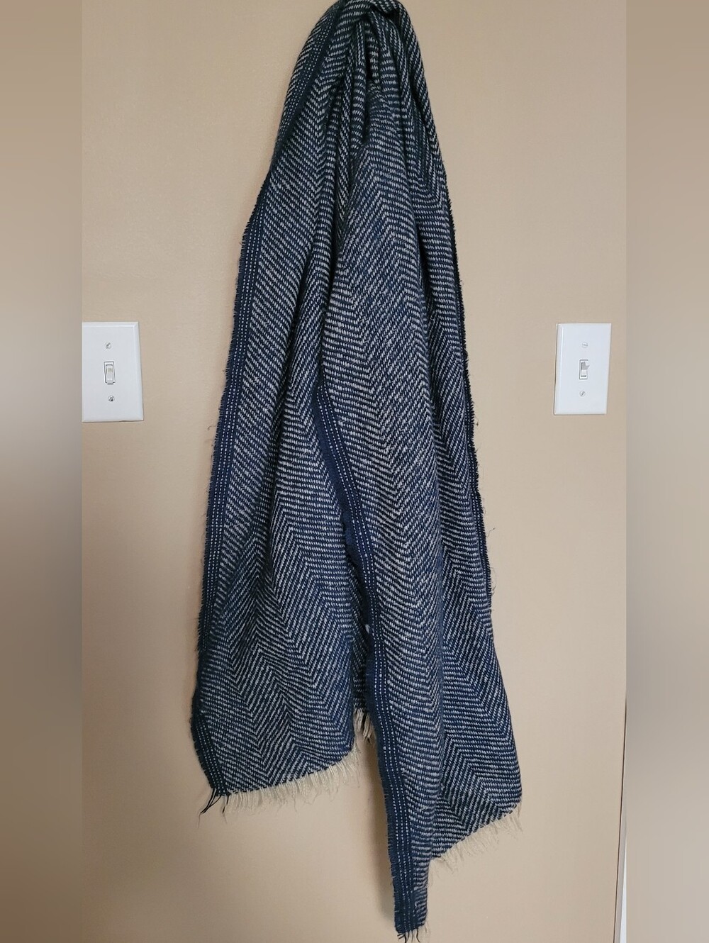 💜2 for $10💜 Bundle and save Navy and Cream Blanket Scarf